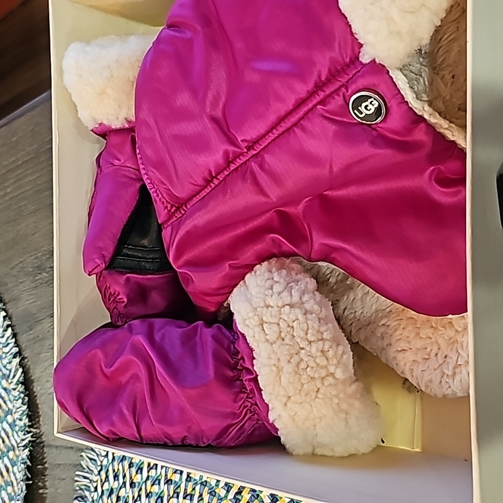 Ugg Hat and mitten set